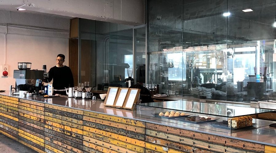 Anthracite Coffee Seoul Review: Industrial Café Tourists Love